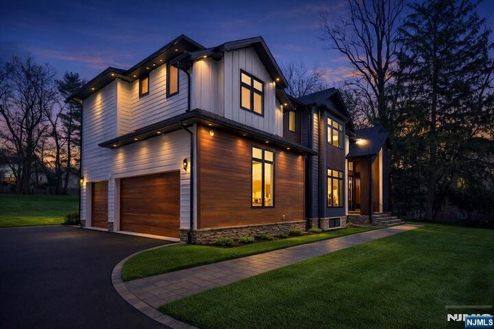 Property Photo:  17 Belvedere Drive  NJ 07039 