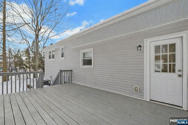 Property Photo:  8 Iroquois Avenue  NJ 07436 