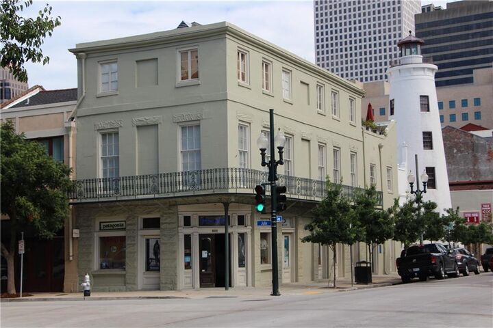 Property Photo:  755 Camp Street 755  LA 70130 