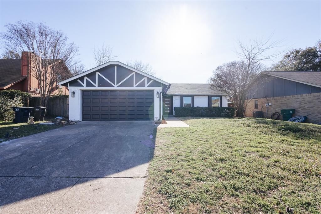 Property Photo: 3921 Teaberry Lane TX 76133