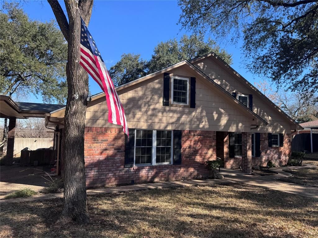 Property Photo:  5206 Chaparral Drive  TX 76710 