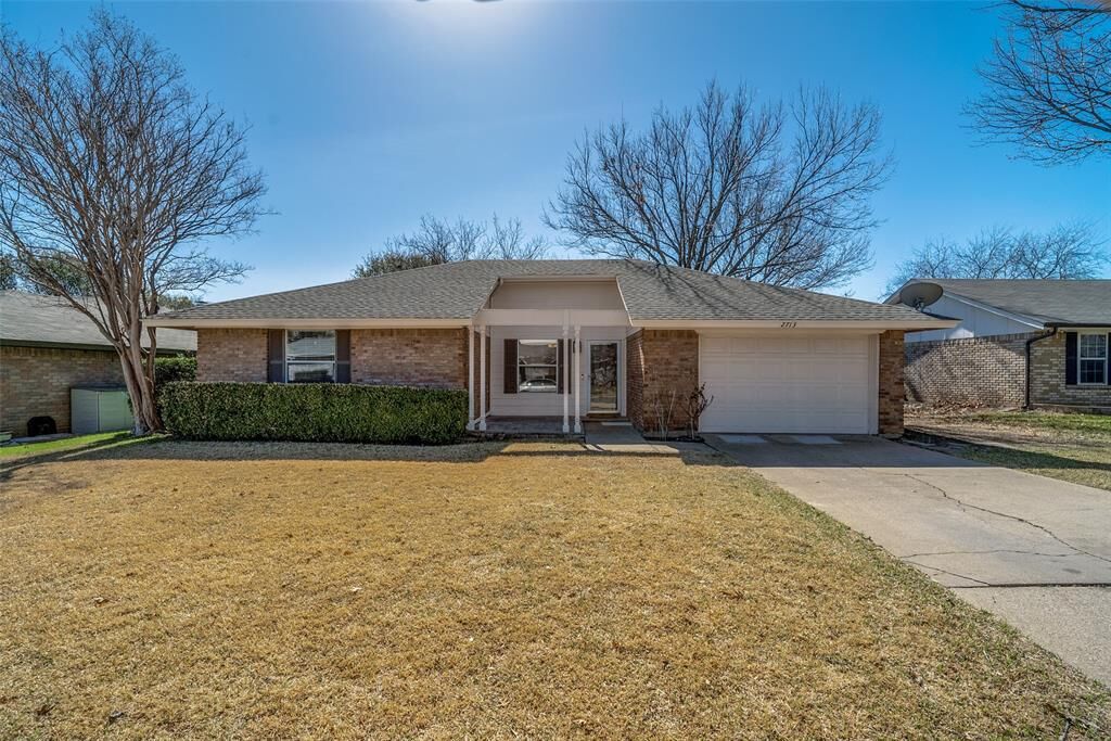 Property Photo: 2713 Ridge Road N TX 76133