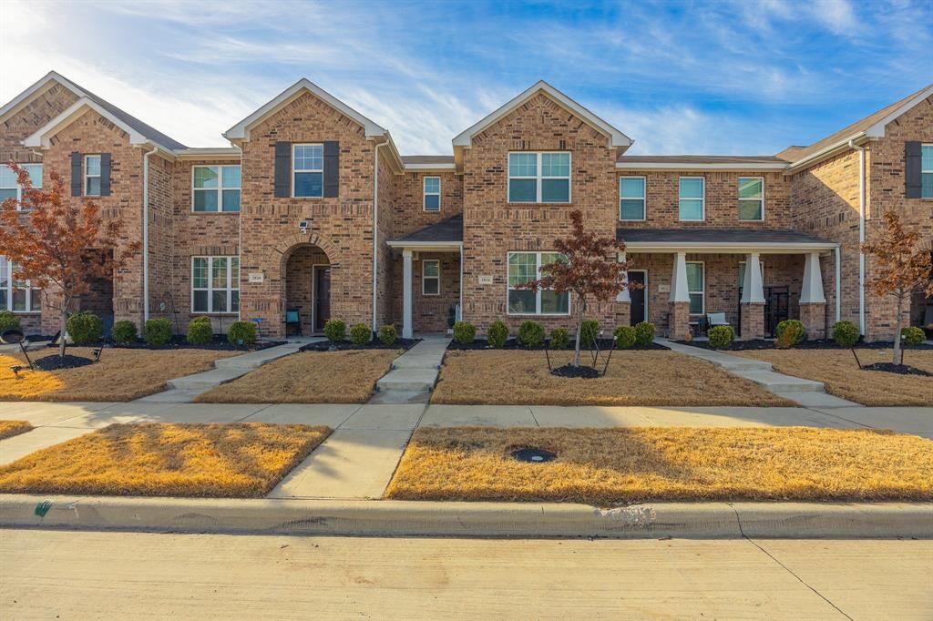 Property Photo:  2816 Appaloosa Lane  TX 75150 