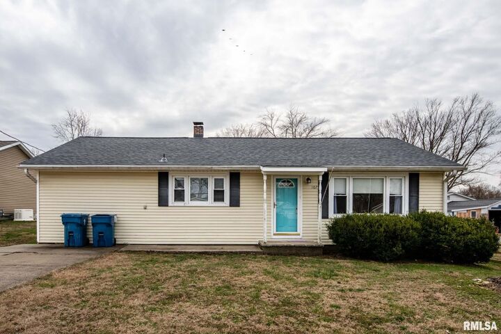 Property Photo:  107 E Vermont Street  IL 62918 