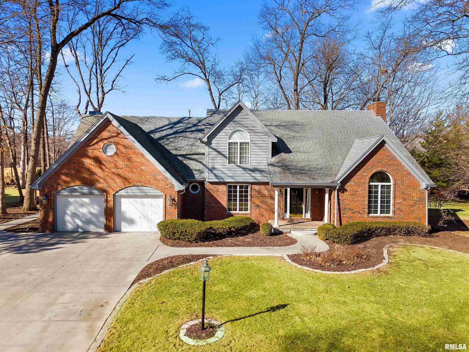 Property Photo:  626 W Ravinwoods Road  IL 61615 