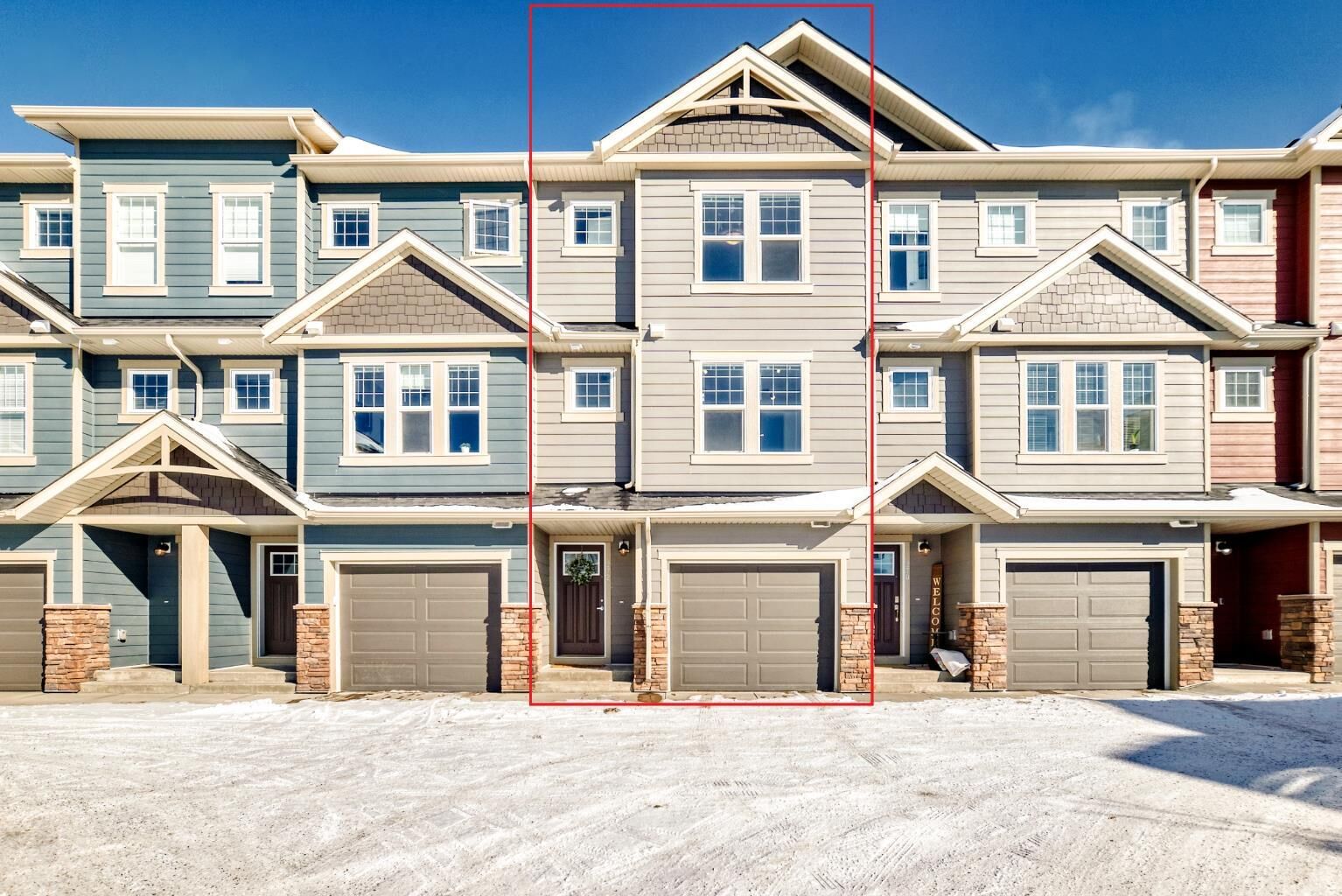 Property Photo:  272 Cranbrook Square SE  AB T3M 3K8 