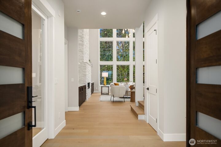 Property Photo:  3204  116th Avenue NE  WA 98004 