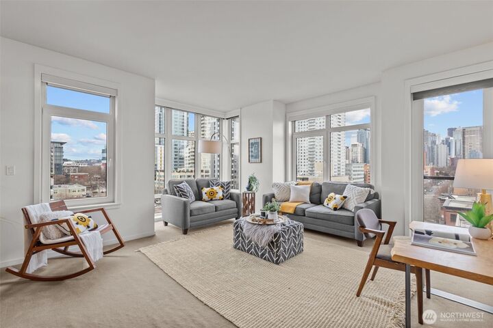 Property Photo:  2721  1st Avenue 1007  WA 98121 