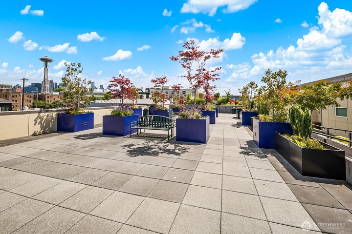 Property Photo:  17 W Mercer Street 304  WA 98119 