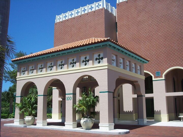 Property Photo: 100 SE 5th Avenue 102 FL 33432