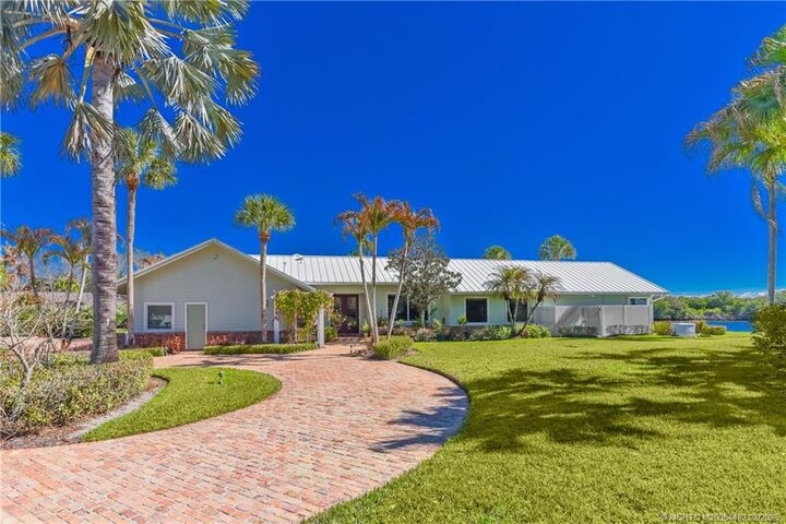 Property Photo:  525 SW Perth Place  FL 34990 