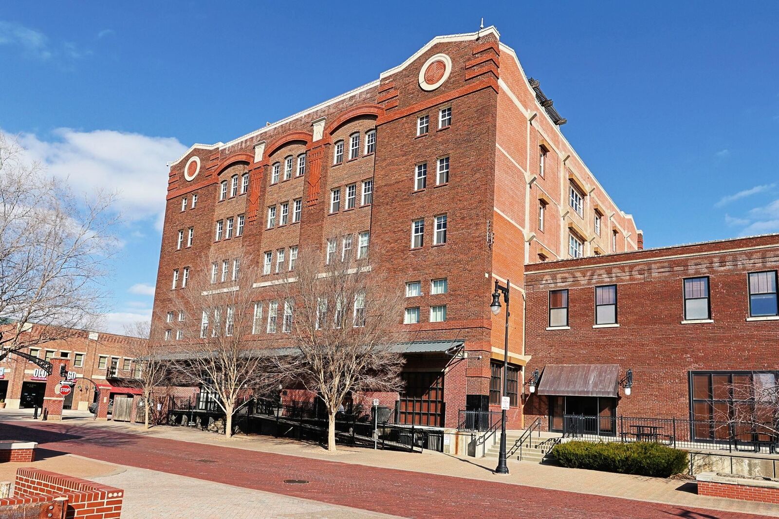 Property Photo: 242 N Mead Ave., #5E KS 67202