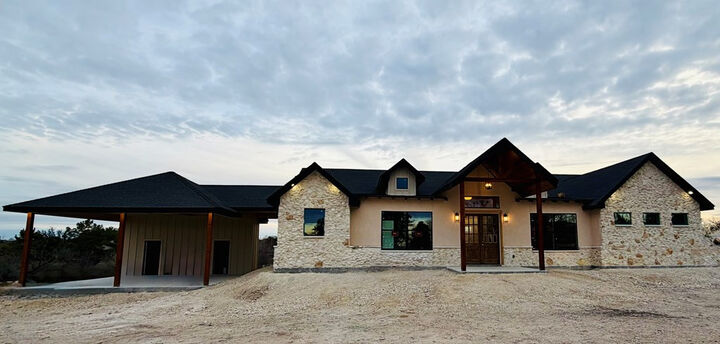 Property Photo: 305 Edinburgh Road TX 76901