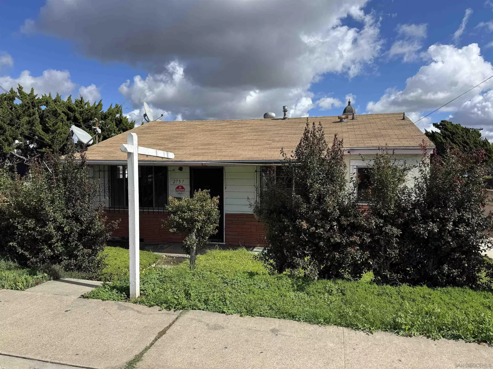 Property Photo: 2757 Ulric St CA 92111