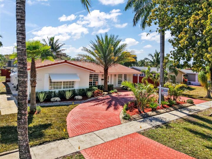 Property Photo:  5300 Grant St  FL 33021 