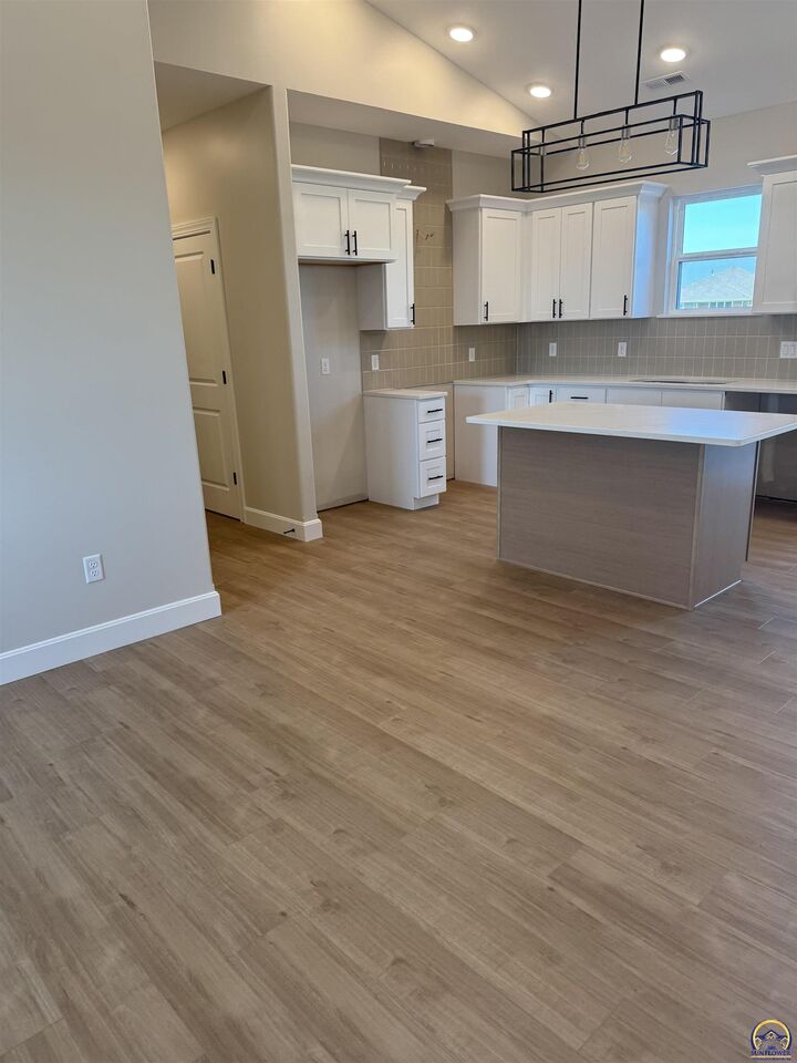 Property Photo:  7600 SW 24th Ter  KS 66614 