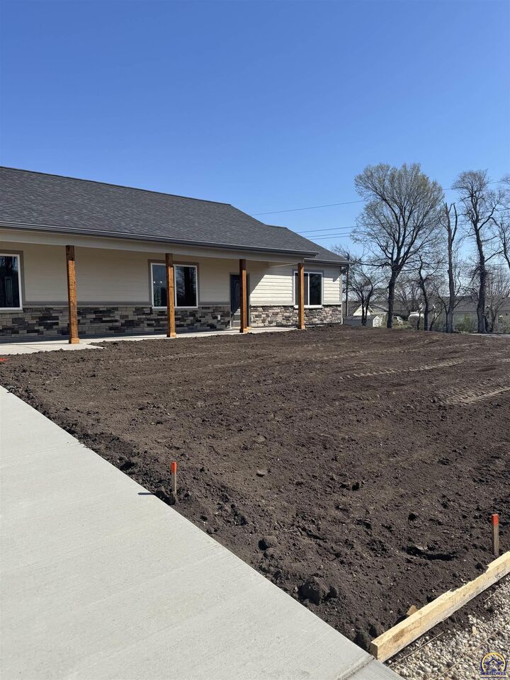 Property Photo:  7600 SW 24th Ter  KS 66614 