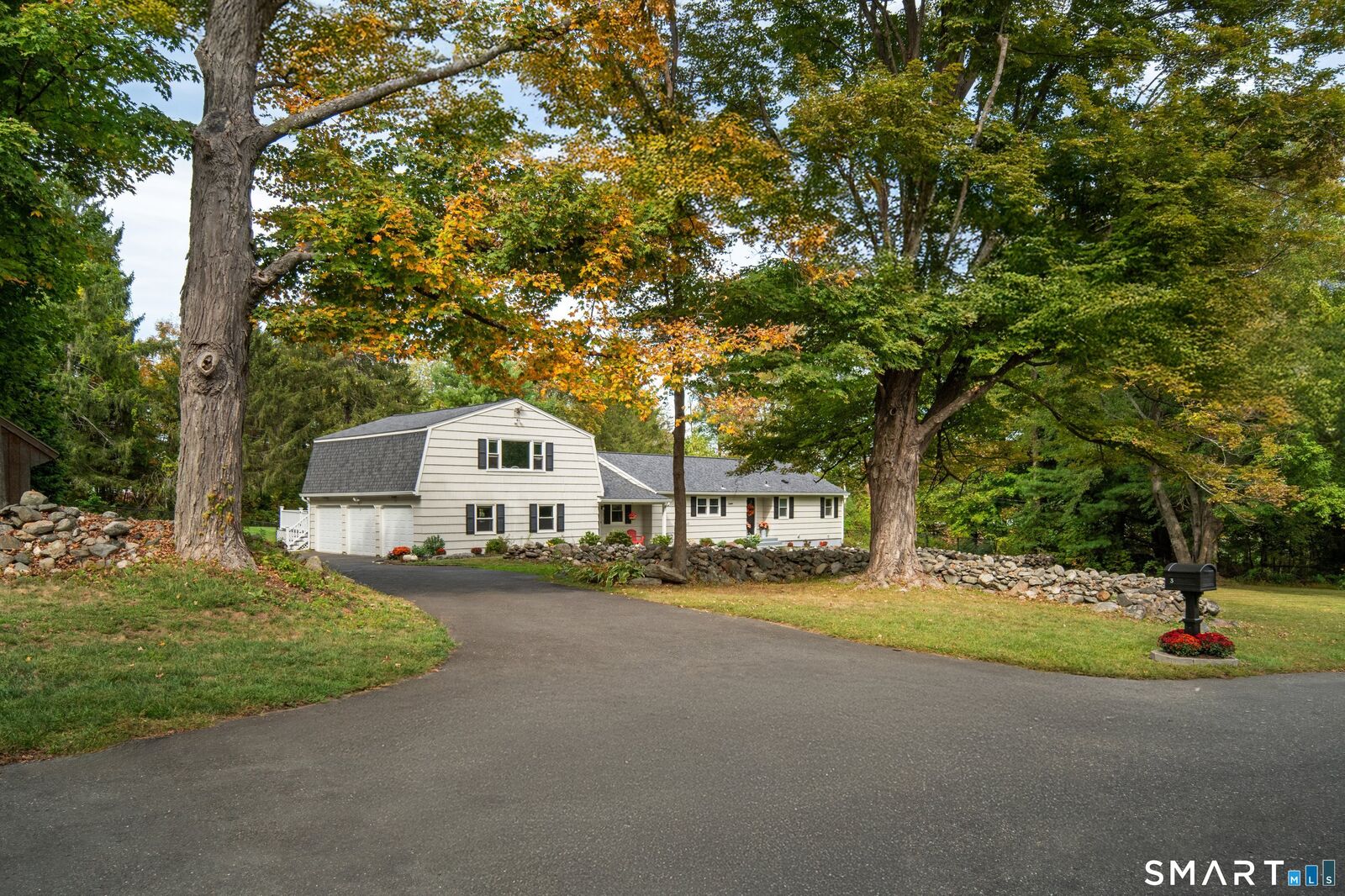 Property Photo:  3 Grand Place  CT 06470 