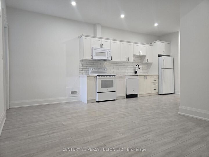 Property Photo:  195 Danforth Road Bsmt  ON M1L 3X1 