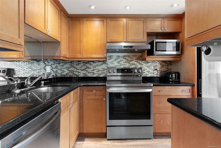 Photo de la propriété:  325 Maitland St 104  BC V9A 7E9 