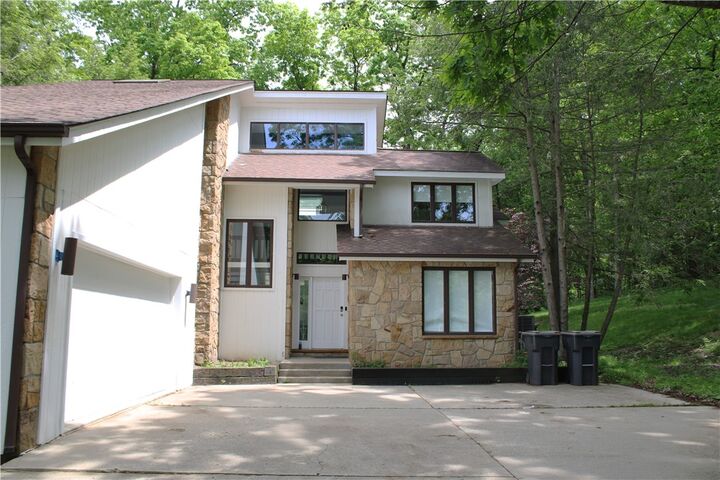 Property Photo: 219 La Grande Dr PA 16066