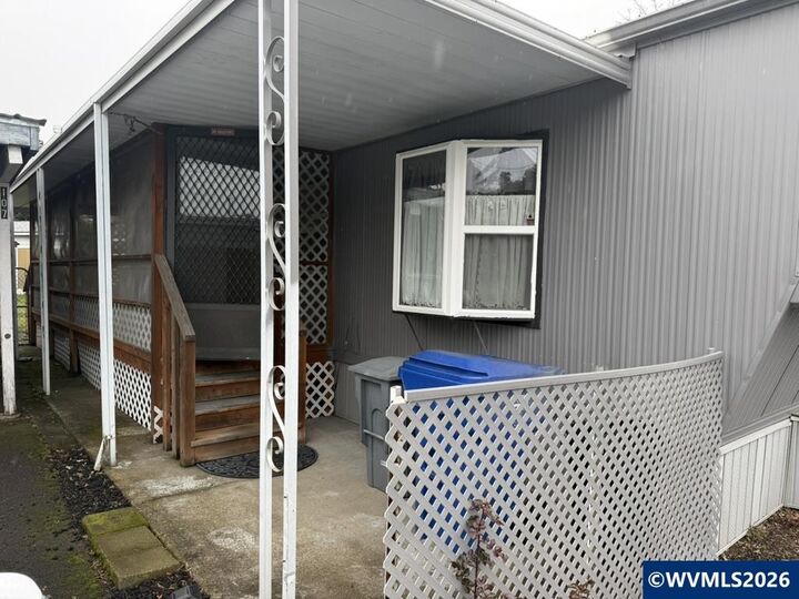 Property Photo: 107 47th Av NE OR 97301