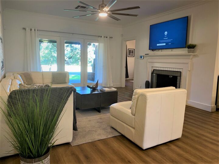 Property Photo: 60 Tournament Way H-42 TX 78738