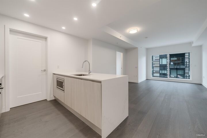 Property Photo: 488 W 58th Avenue 305 BC V5X 1V5