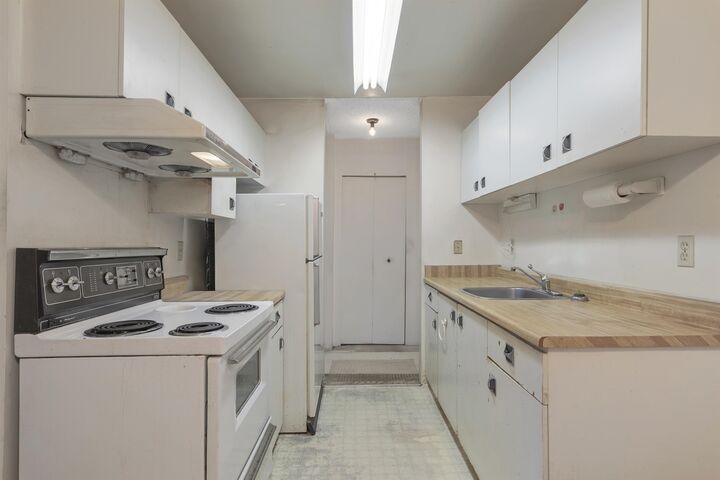 Property Photo:  1440 E Broadway Street 115  BC V5N 5P2 