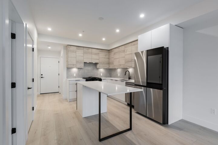 Property Photo: 30494 Cardinal Avenue 309 BC V2T 0A5