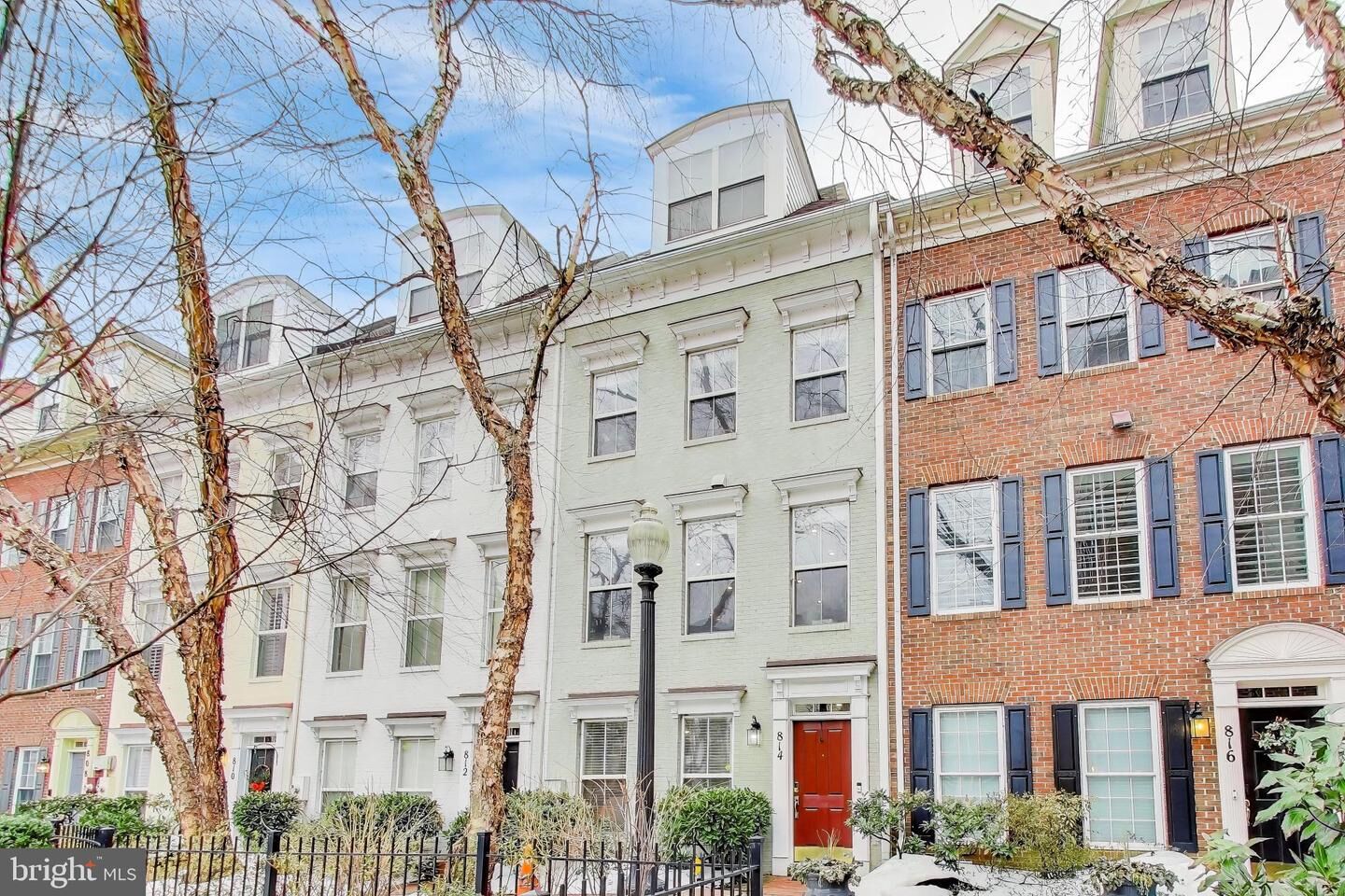 Property Photo:  814 Capitol Square Place SW  DC 20024 