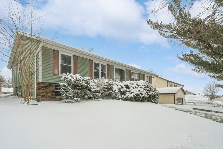 Property Photo:  6917 Larkwood NE  IA 52402 