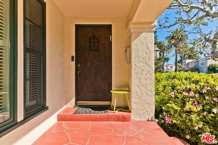 Property Photo:  10575 Cushdon Ave  CA 90064 