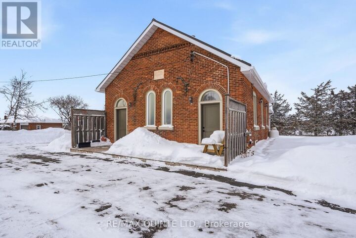 Property Photo:  825 Airport Parkway  ON K8N 4Z6 