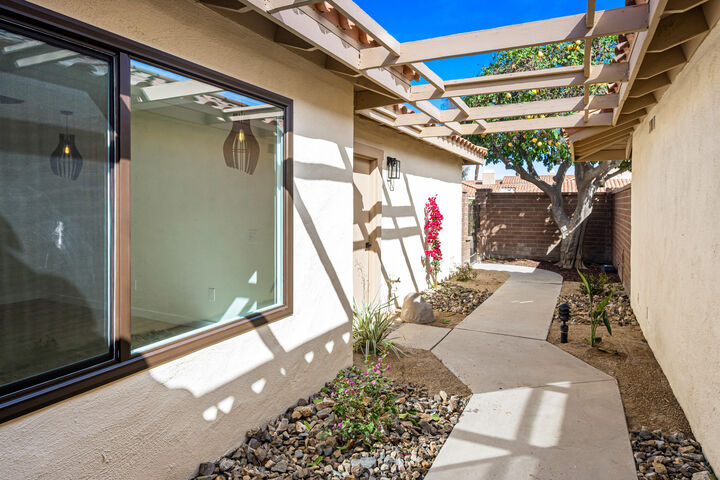 Property Photo: 251 Calle Del Verano CA 92260