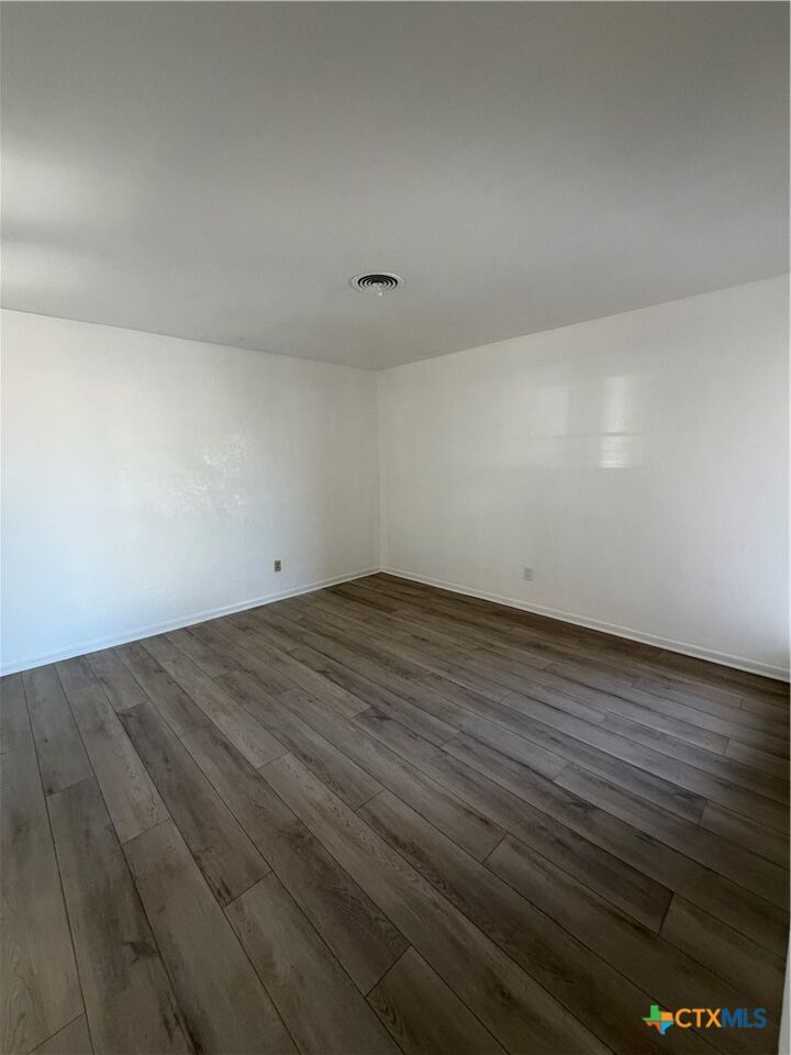 Property Photo:  1102 S Ann Boulevard  TX 76548 