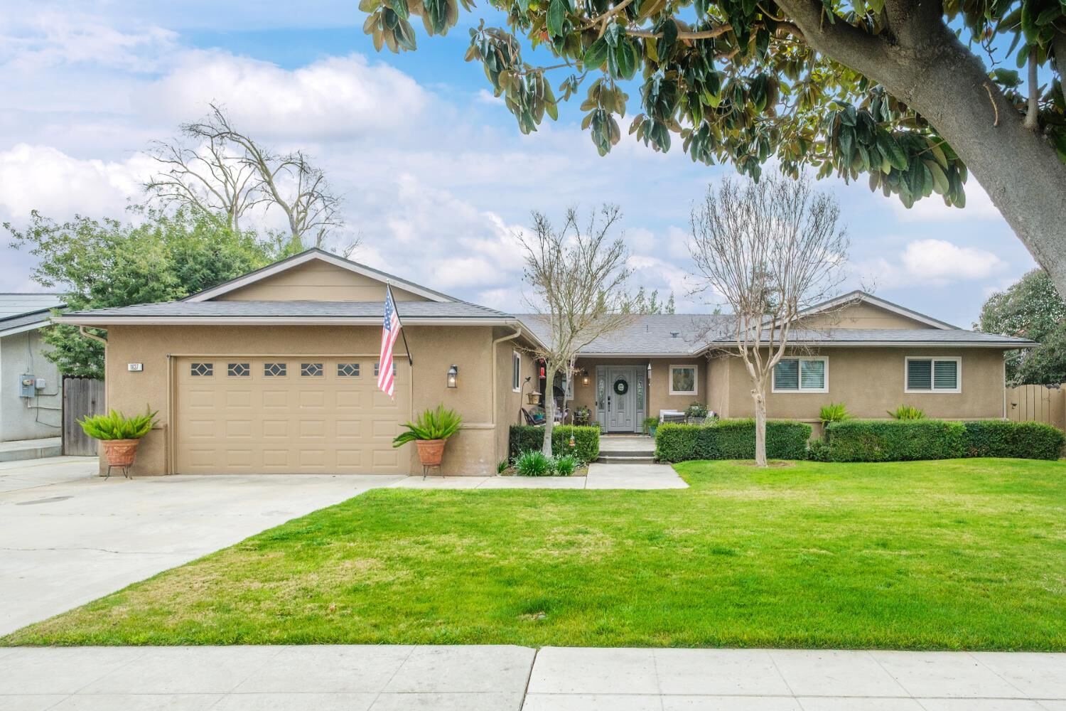 Property Photo:  1637 W Los Altos Avenue  CA 93711 