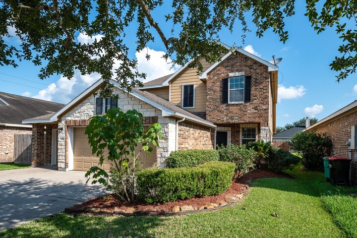 Property Photo:  10019 Lynnwood Drive  TX 77521 