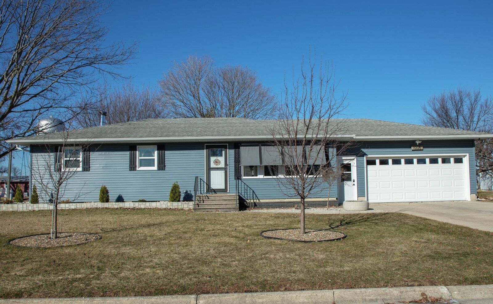 Property Photo:  1006 SE 1st Street  IA 50676 