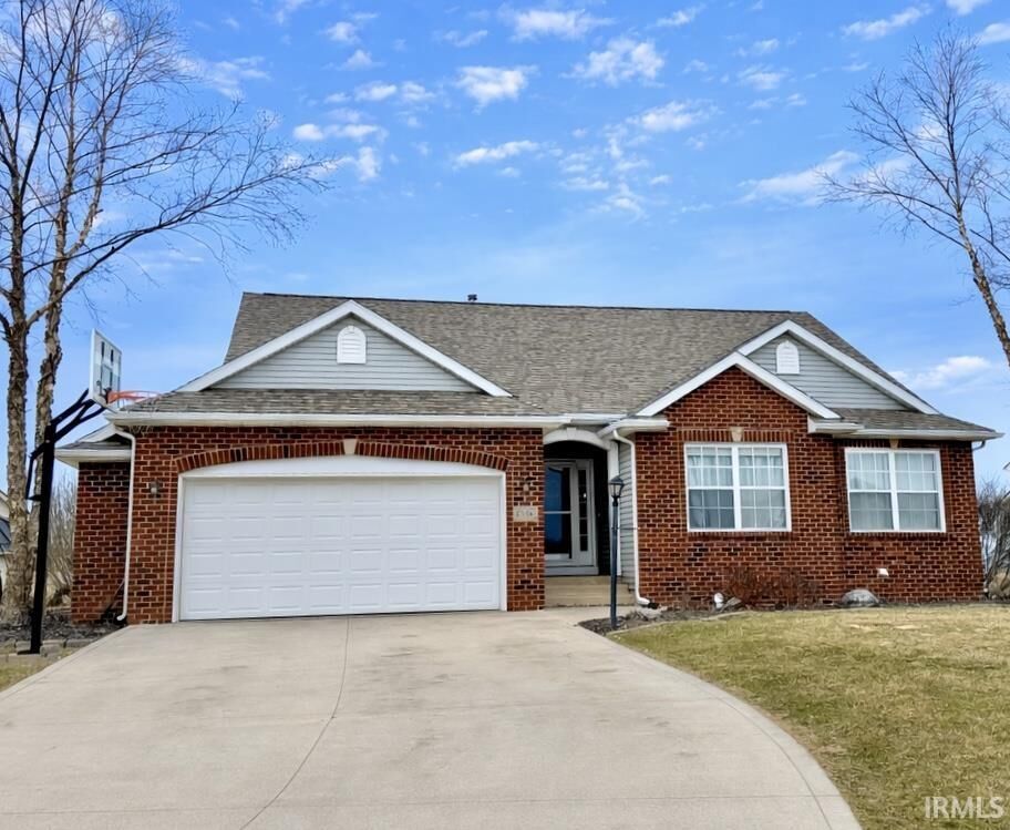 Property Photo: 1366 W Glenview Court IN 46725