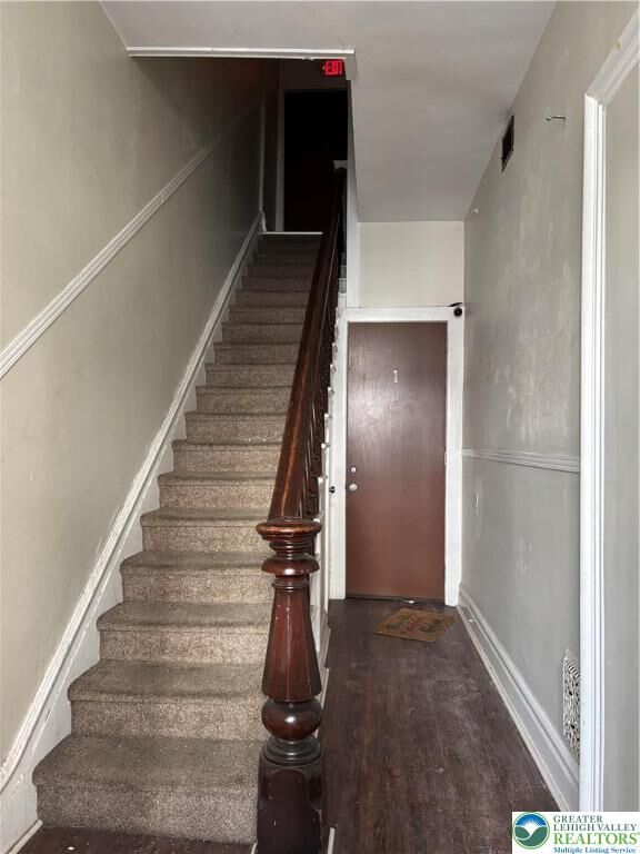 Property Photo:  524 W Walnut Street 2  PA 18101 