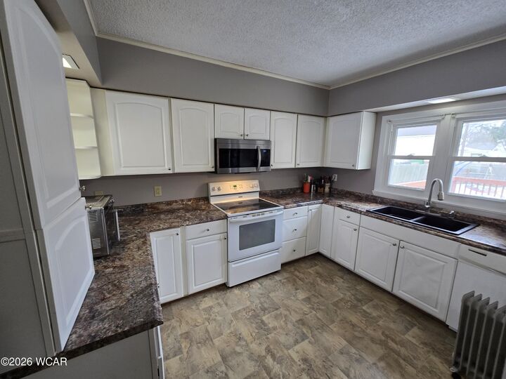 Property Photo:  411 E E Eliza St Street  OH 43326 