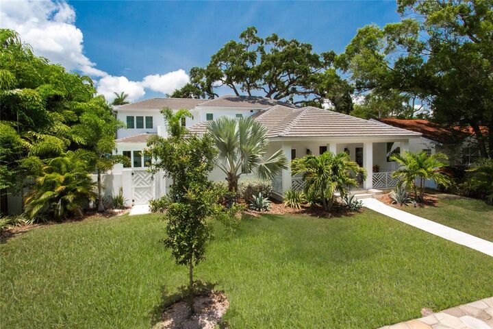 Property Photo: 335 16th Avenue NE FL 33704