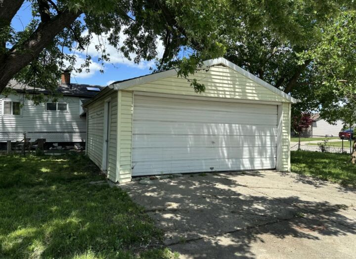 Property Photo: 28648 Rosemont Street MI 48066