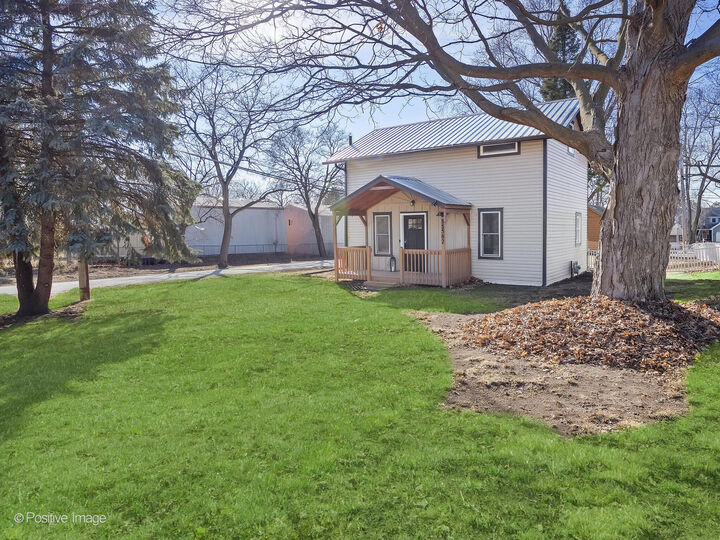 Property Photo:  3S582 Tinker Avenue  IL 60555 