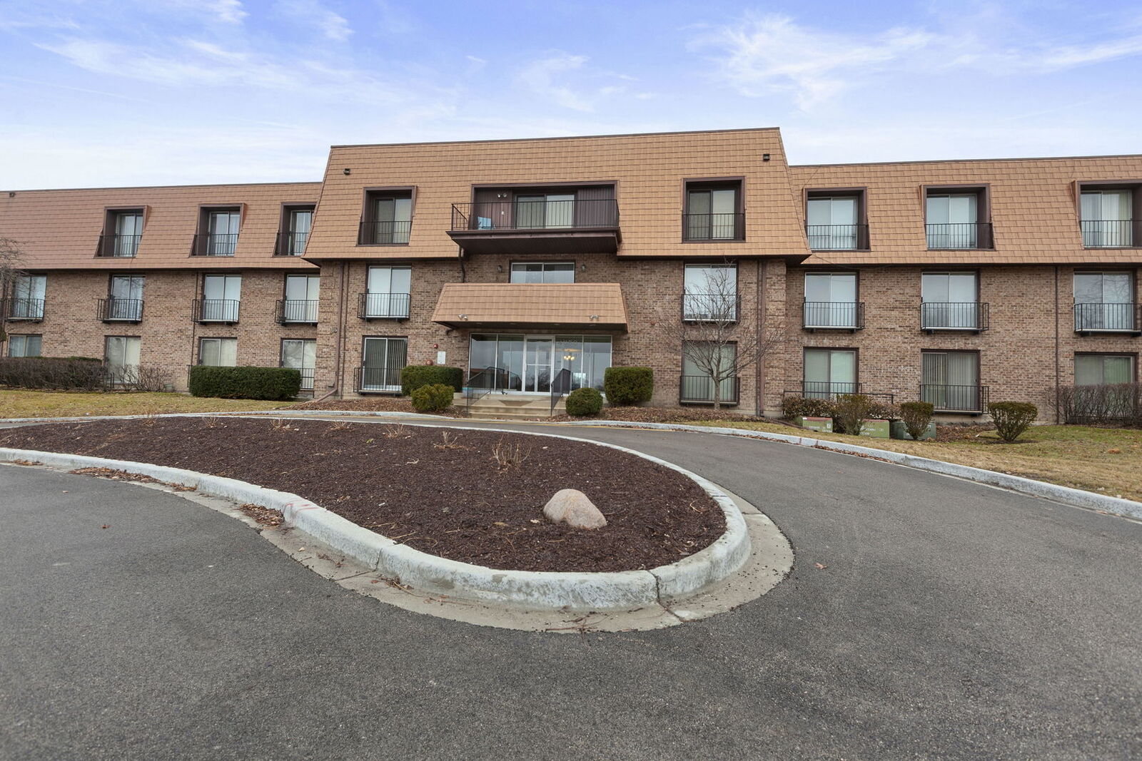 Property Photo: 4050 Dundee Road 105 IL 60062