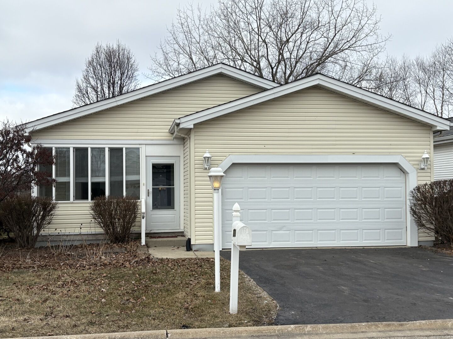 Property Photo:  272 Rodeo Drive  IL 60030 