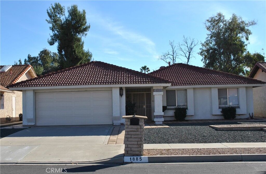 Property Photo: 1885 Silver Oak Way CA 92545