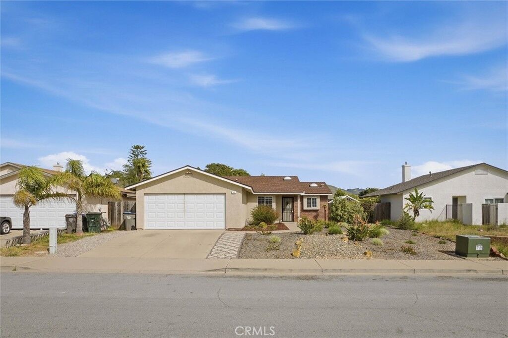 Property Photo:  345 Black Hawk Way  CA 93444 
