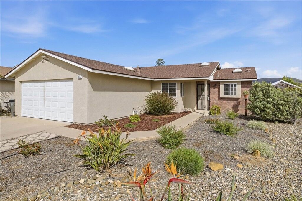 Property Photo:  345 Black Hawk Way  CA 93444 